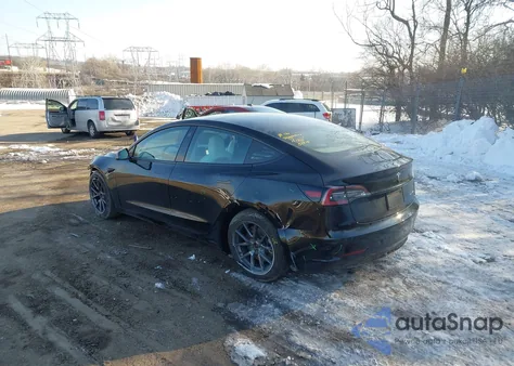 2022 Tesla Model 3 Long Range Dual Motor All-Wheel Drive z USA, uszkodzony, nr VIN 5YJ3E1EB9NF118846